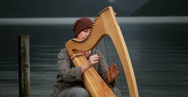 Karen Jones - The Harp Lady